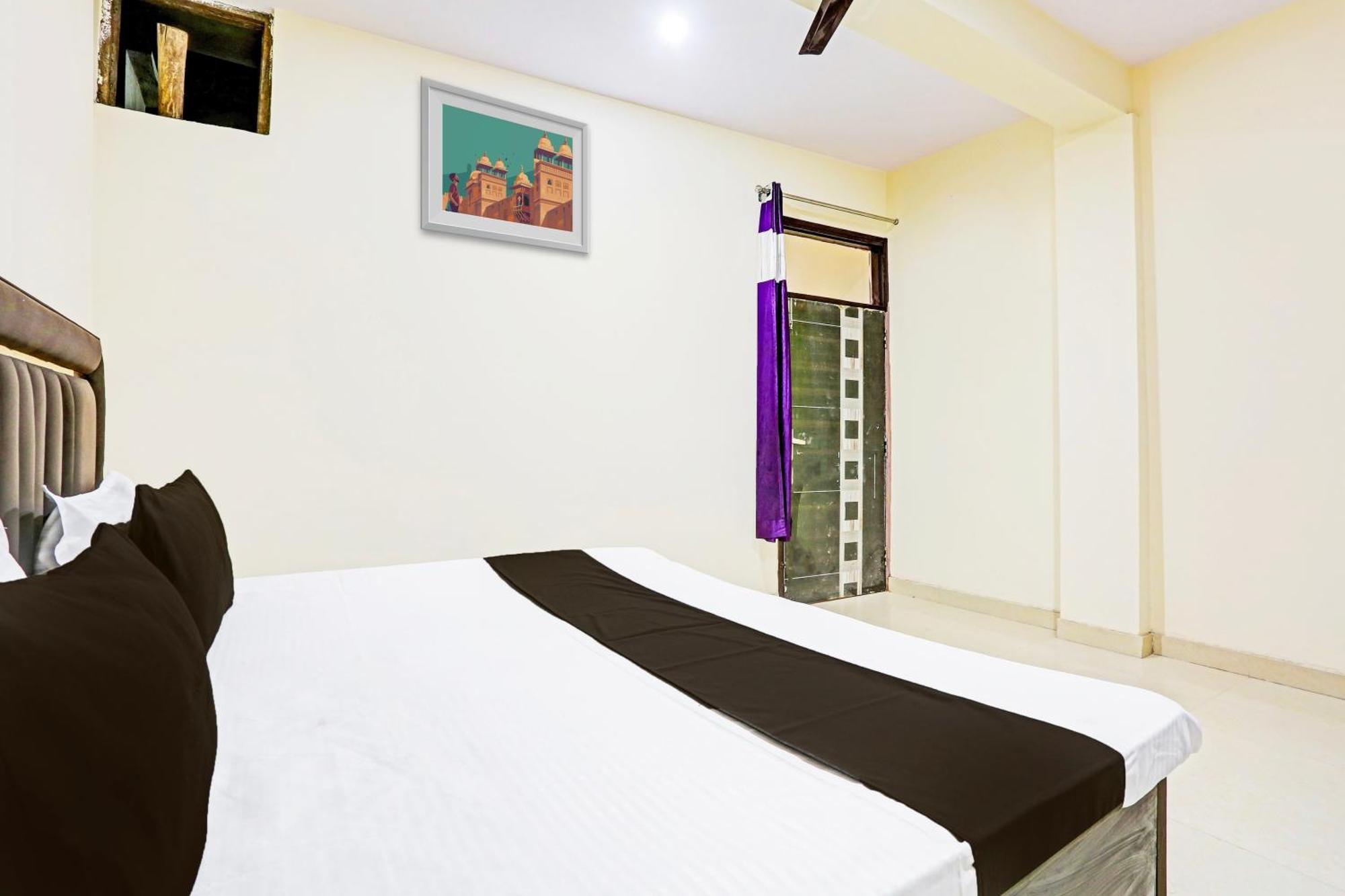 Hotel O Redbull Inn Ґурґаон Екстер'єр фото