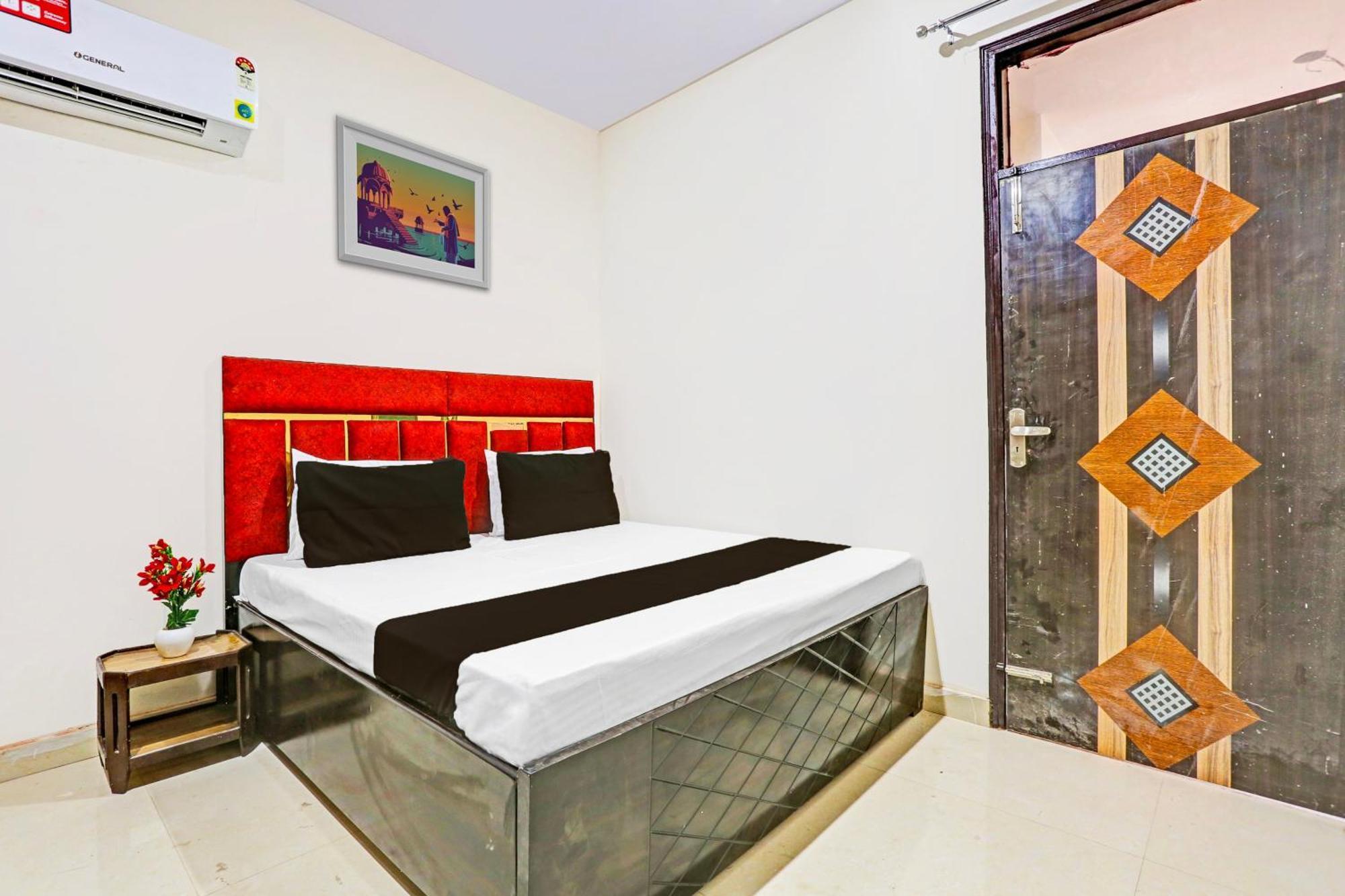 Hotel O Redbull Inn Ґурґаон Екстер'єр фото