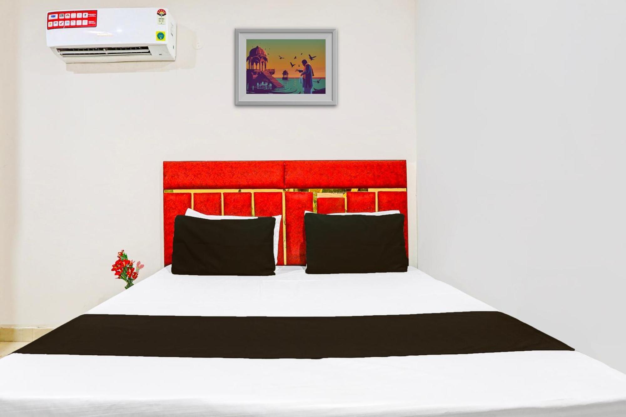 Hotel O Redbull Inn Ґурґаон Екстер'єр фото
