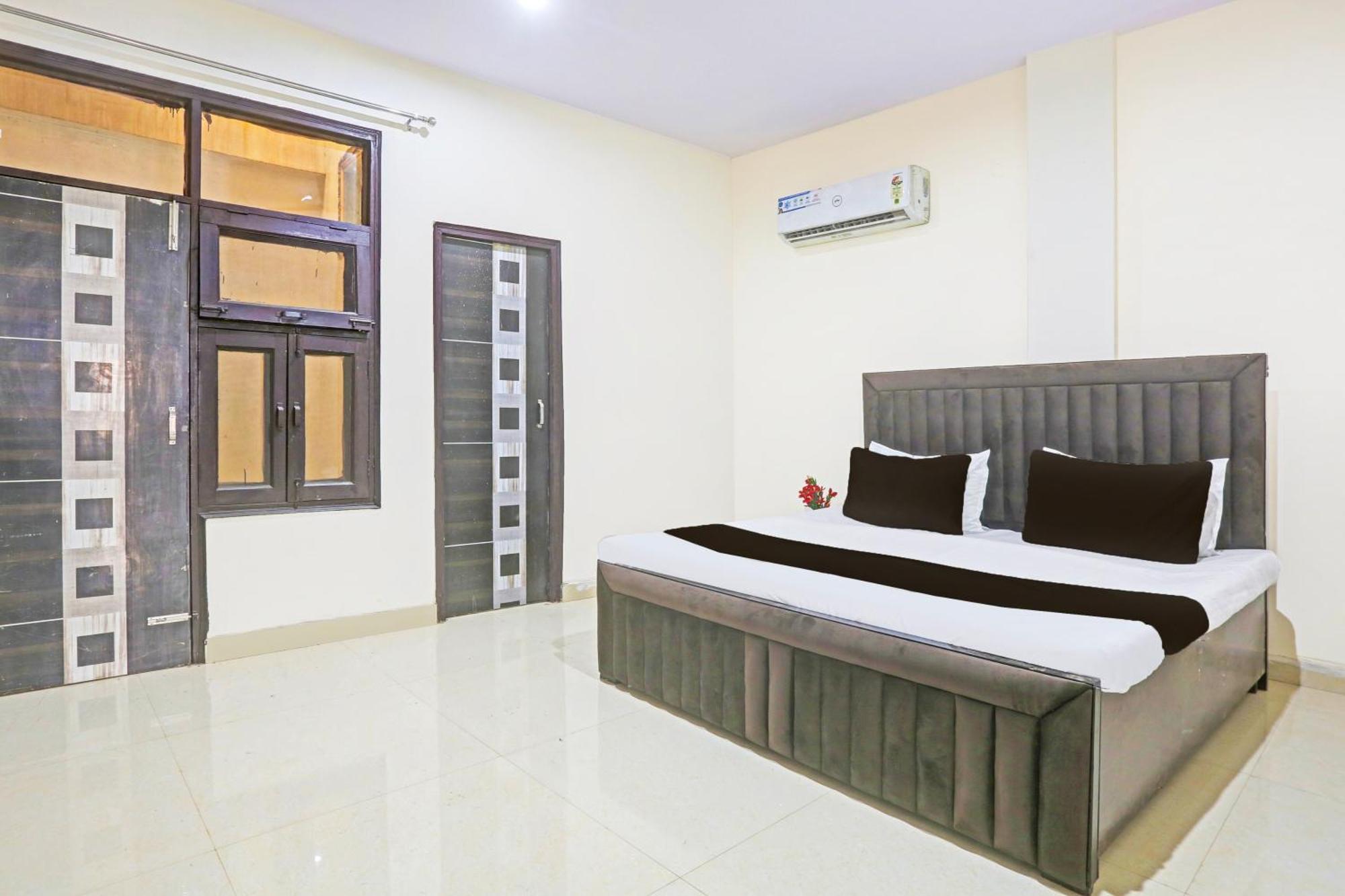 Hotel O Redbull Inn Ґурґаон Екстер'єр фото