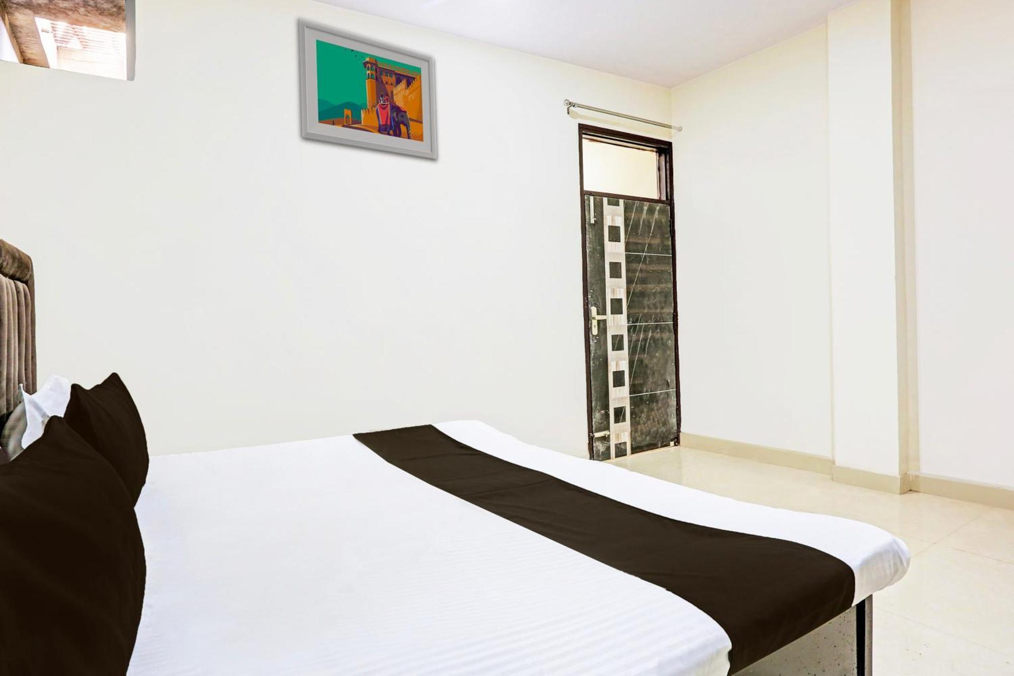 Hotel O Redbull Inn Ґурґаон Екстер'єр фото