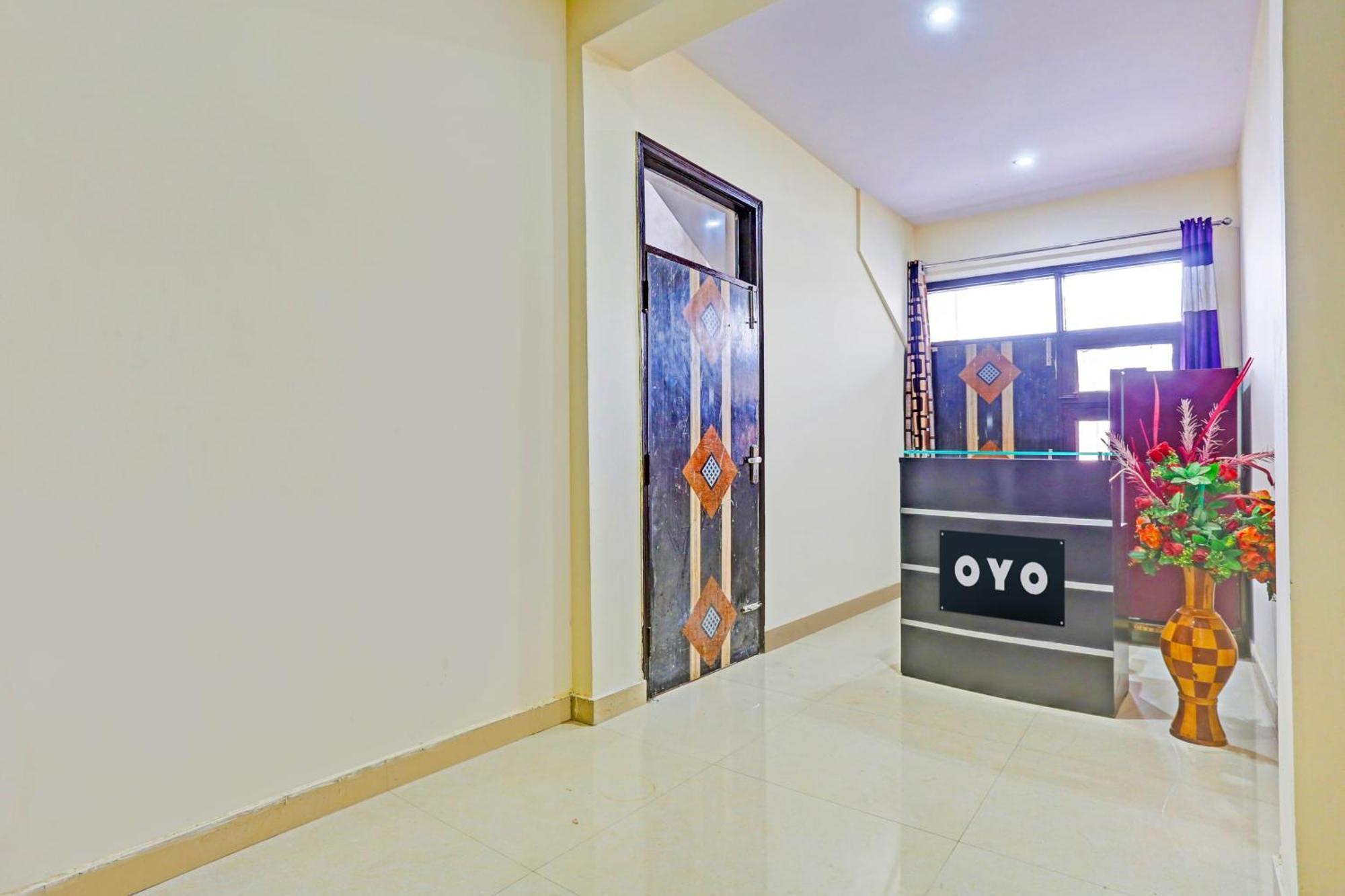 Hotel O Redbull Inn Ґурґаон Екстер'єр фото