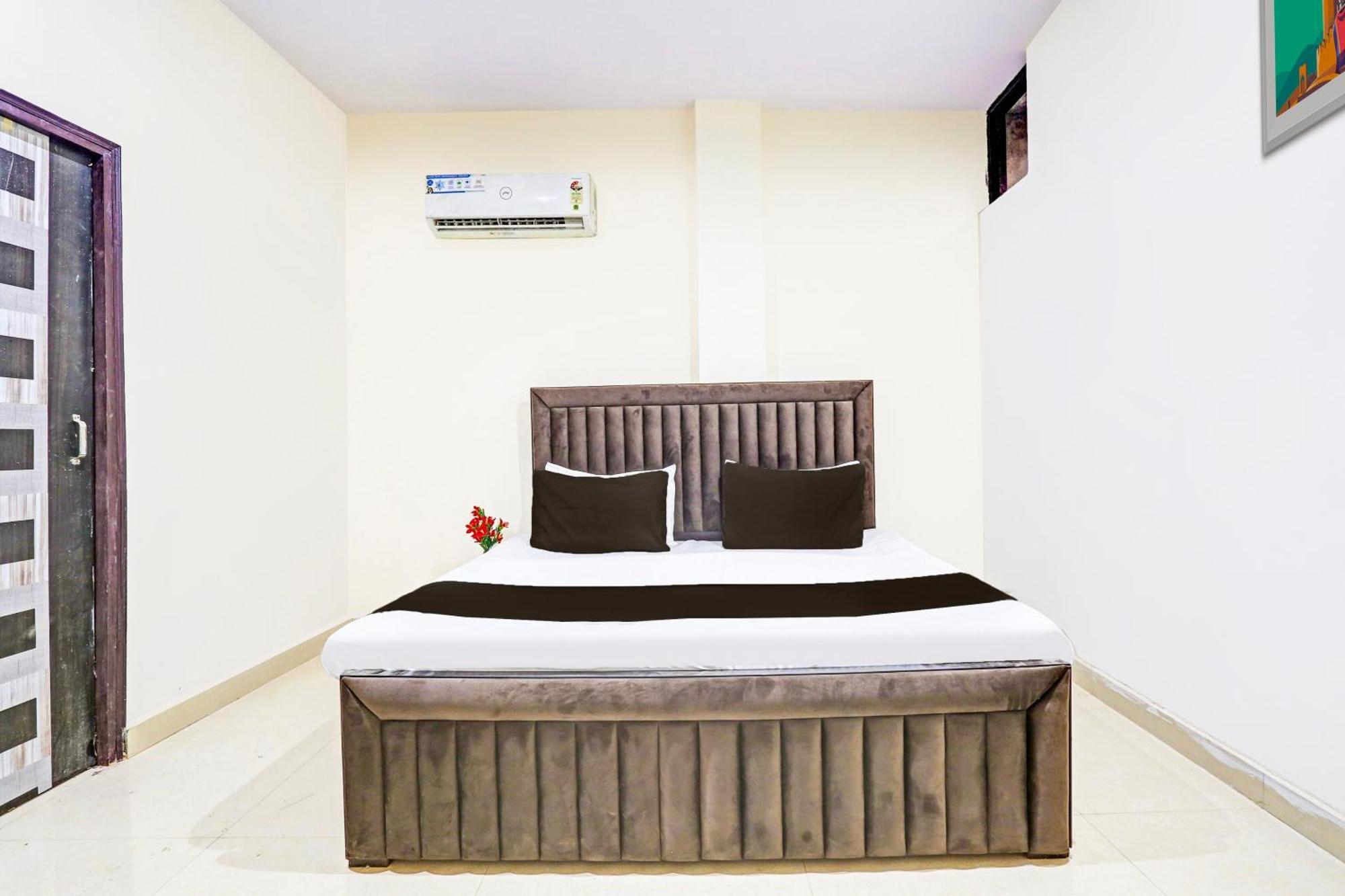 Hotel O Redbull Inn Ґурґаон Екстер'єр фото