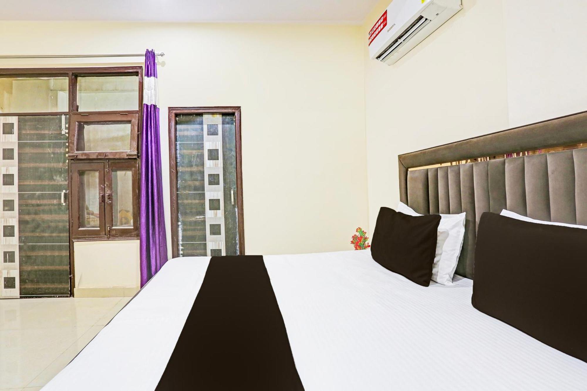 Hotel O Redbull Inn Ґурґаон Екстер'єр фото